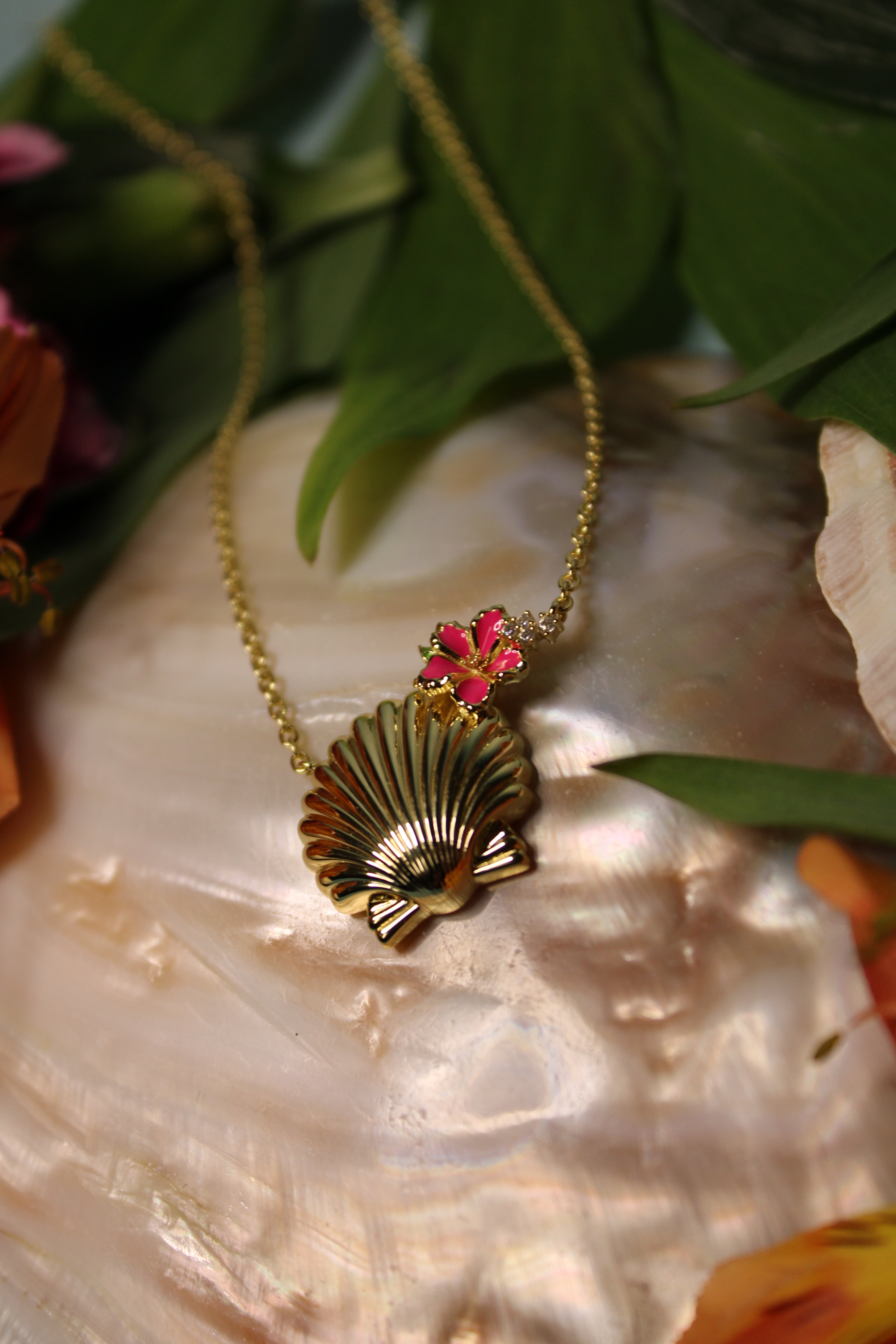 Seashell Hibiscus Necklace