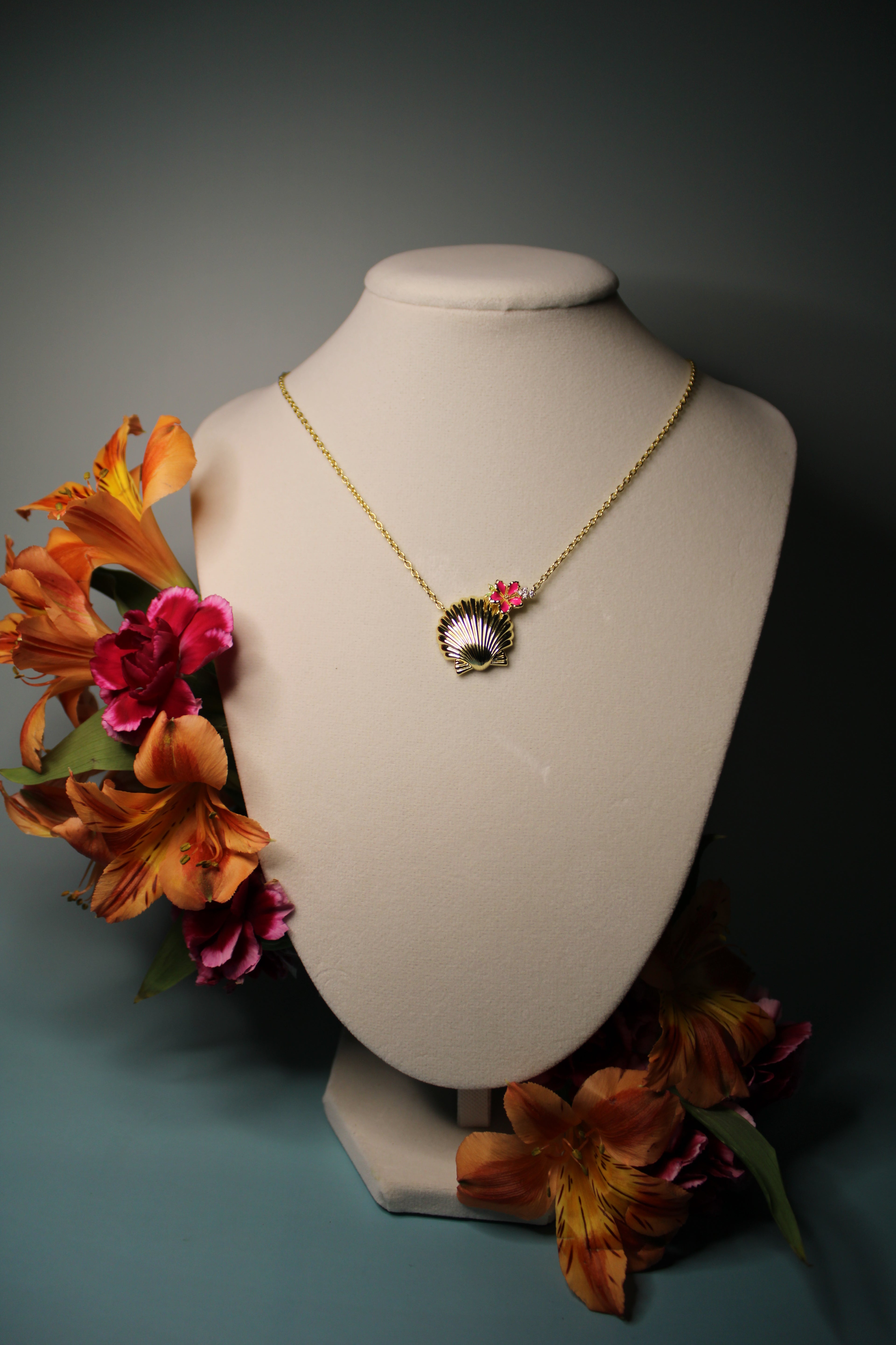 Seashell Hibiscus Necklace