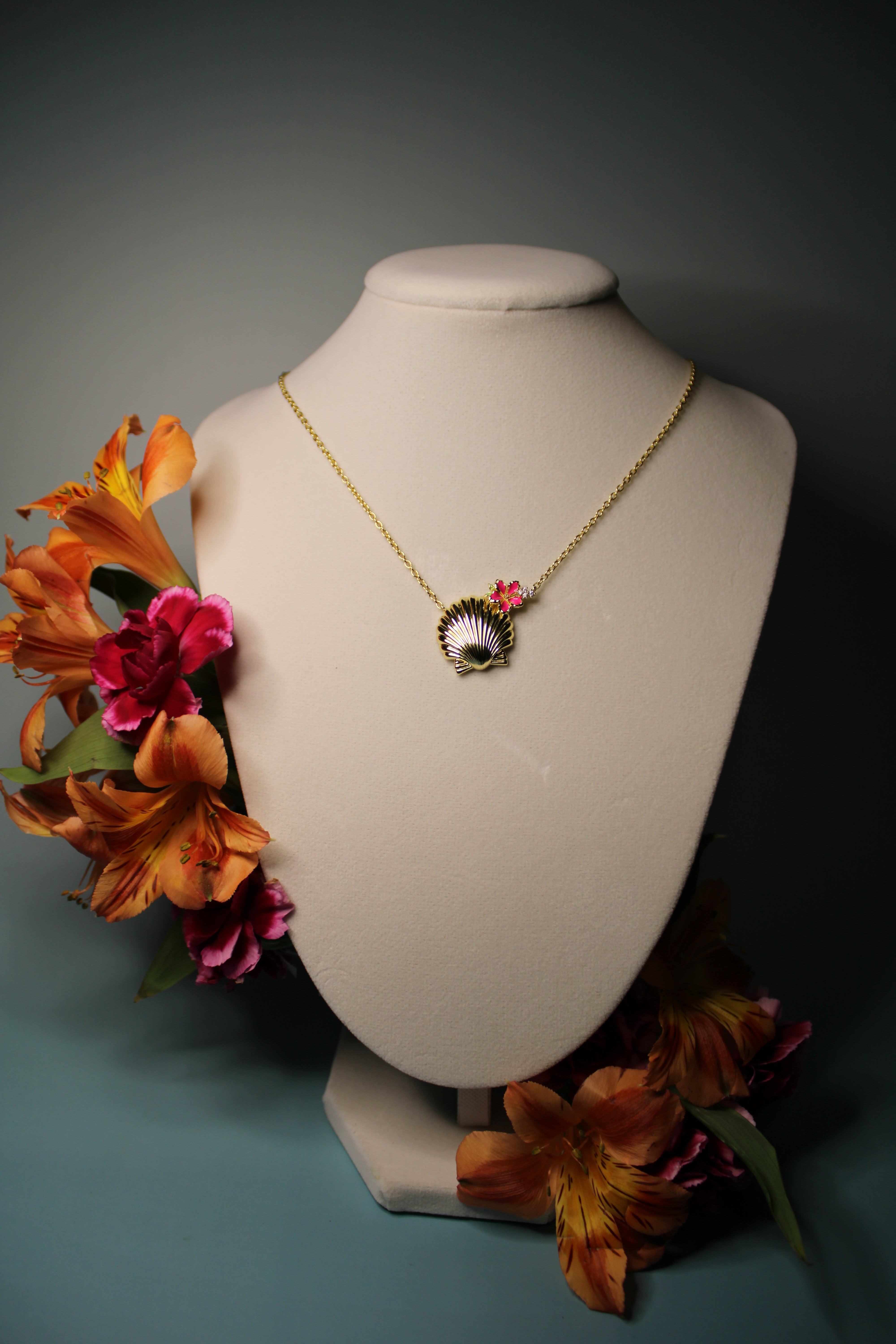 Seashell Hibiscus Necklace